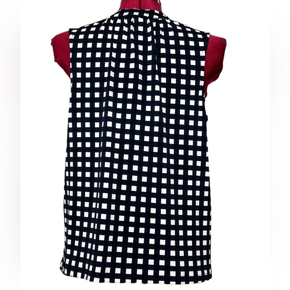 NWT Cleo Petites navy/white sleeveless stretch knit pullover V-front top - Picture 4 of 9